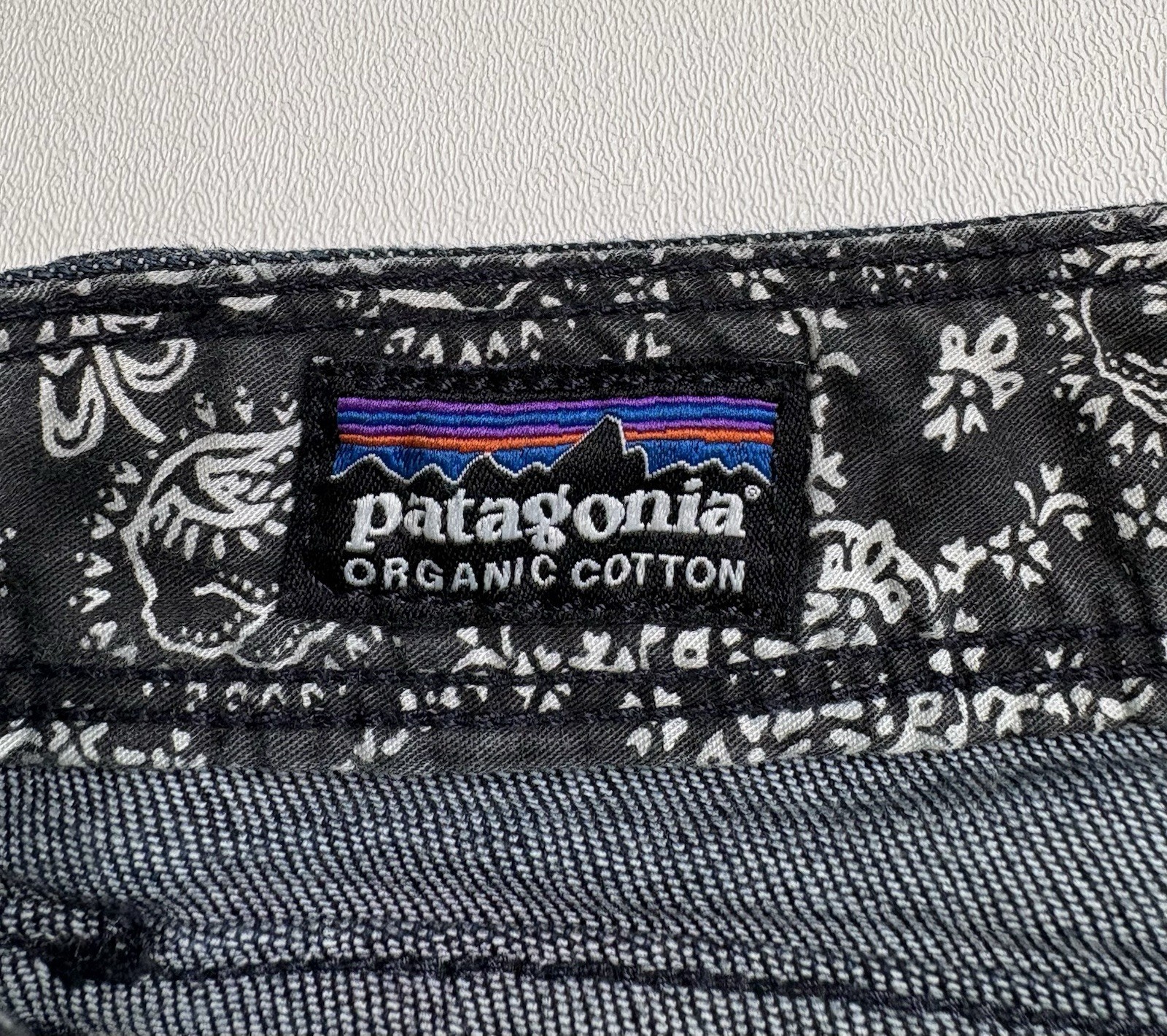 Patagonia Low Rise Iron Clad Dark Wash Blue Denim Cargo Jeans Womens 30 x 28 thumbnail 4