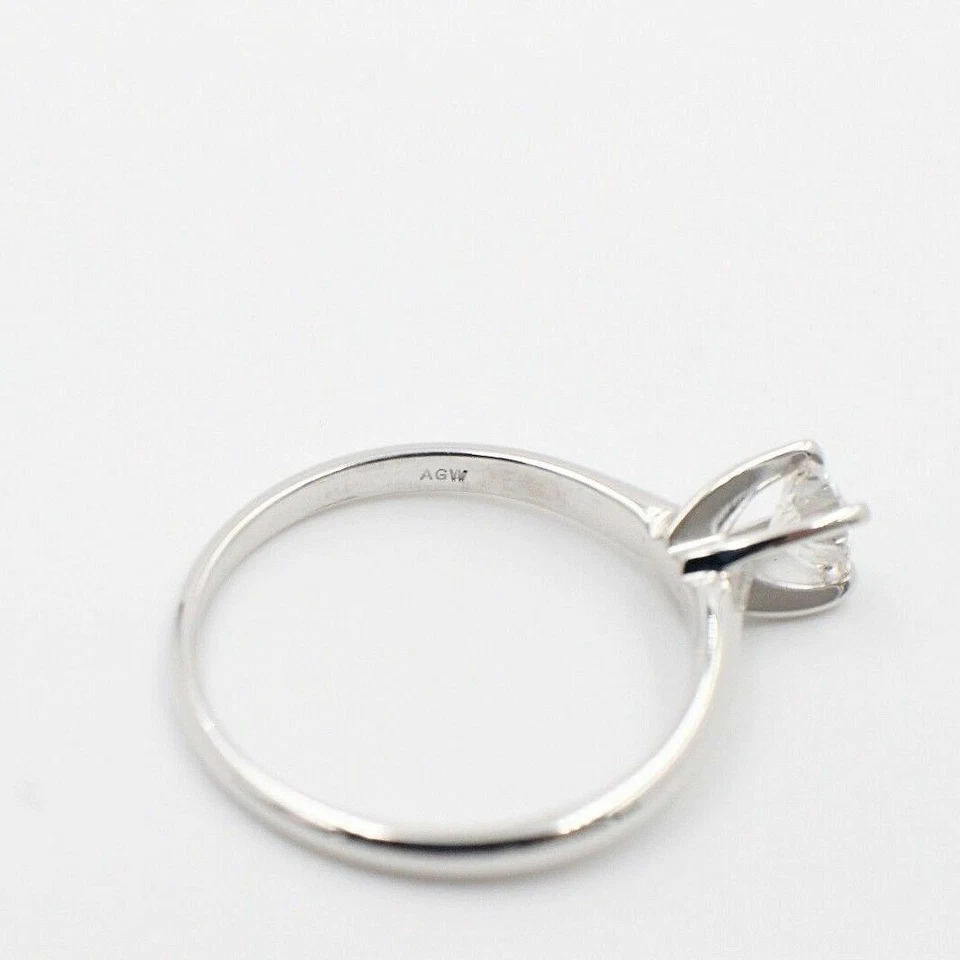 Anillo de compromiso de diamantes Hearts on Fire redondo 0,36 tcw en oro blanco de 14 k Foto 2 de 4