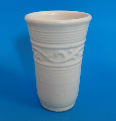 Vintage USA Vase Mat Glaze off white cream 5 inch tall 3 inch across no chips - Picture 2 of 8