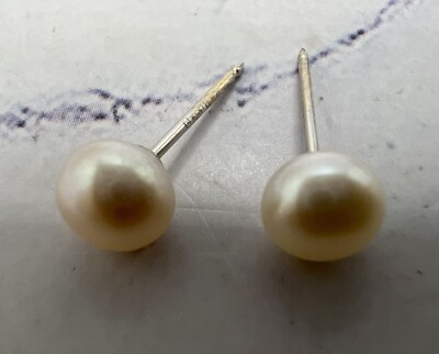 14k White Gold 5.4mm Pearl Stud Earrings
