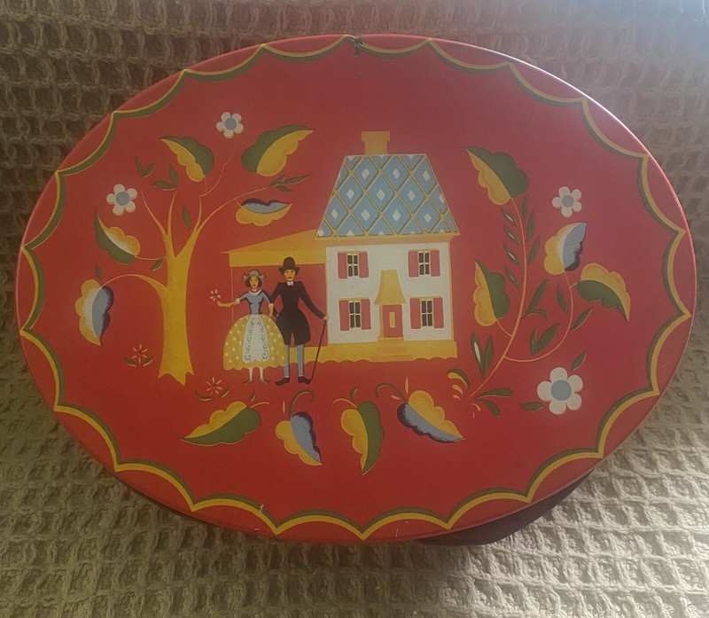 VINTAGE PA DUTCH OVAL FOLKART TIN SEWING BASKET W/CONTENTS. MANY BUTTONS INCL