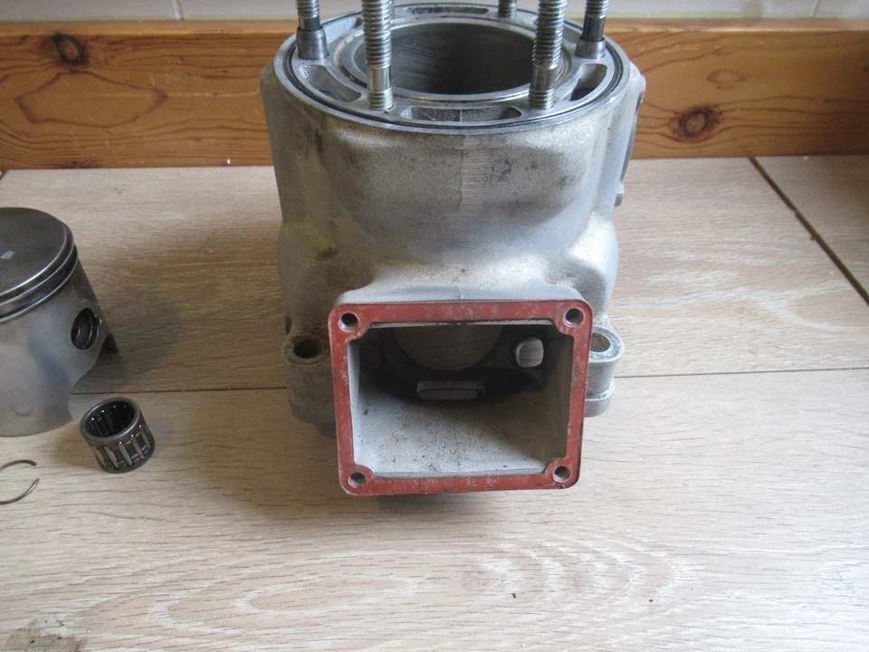 YZ 250 YAMAHA @ 1994 YZ 250 1994 CILINDRO Y PISTÓN Foto 4 de 4