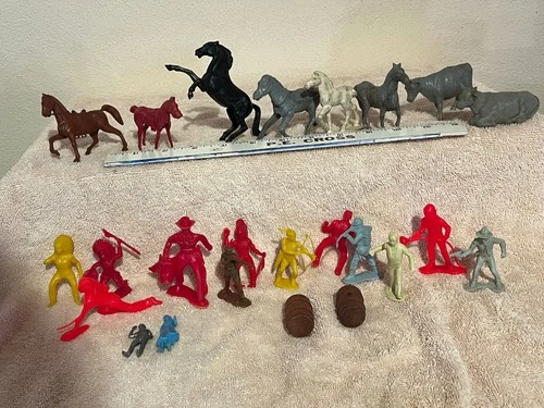 Vintage Marx and misc playset figures, cowboys, Indians, Zorro, Civil War, more