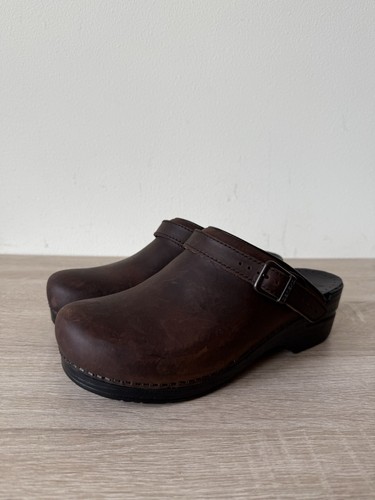 A+ Dansko Ingrid Clogs Slipper braun 41 US 10 runde Spitze Schnalle Keilabsatz Leder - Bild 5 von 9