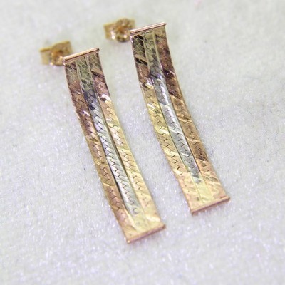 Dreifarbige Fischgrät-Ohrhänger 9 kt Gold
