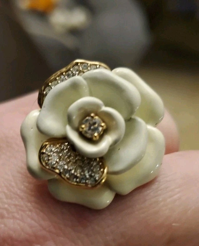 Anillo de colección JUICY COUTURE pavé blanco pétalos chapado en oro latón talla 6-8 Y2k  Foto 2 de 4