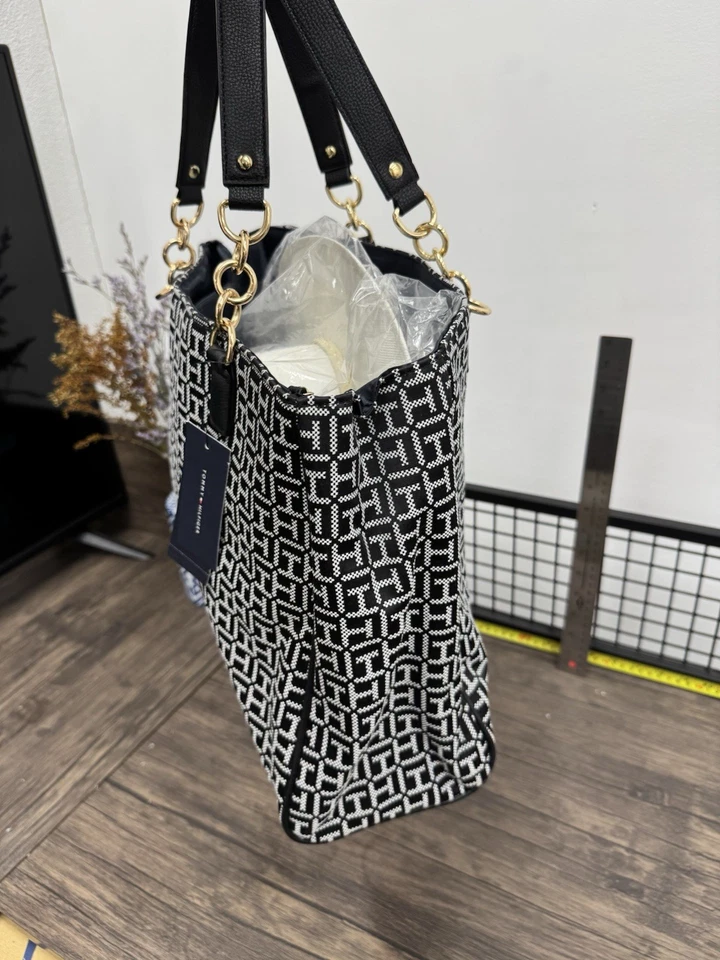 Bolso de Mano Tommy Hilfiger Grande con Bolsa a Juego - Monograma Blanco y Negro - Nuevo Foto 3 de 4
