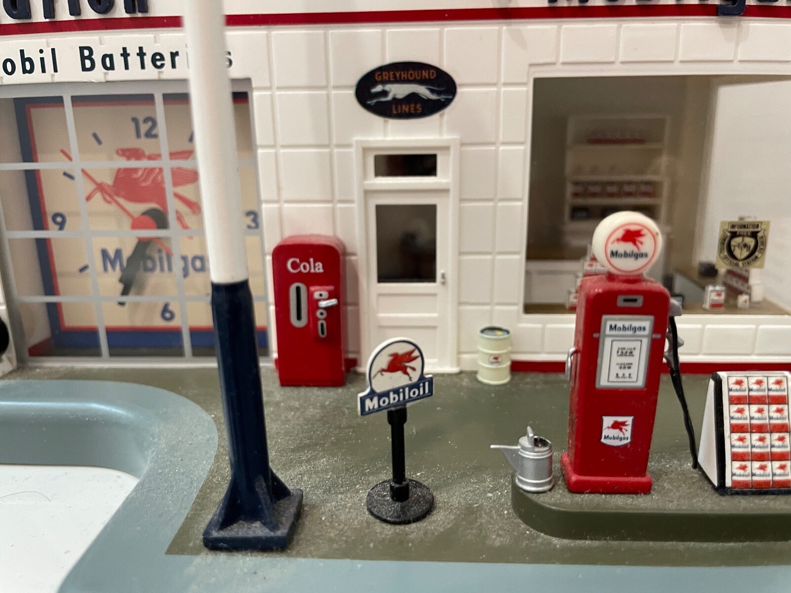 DANBURY MINT VINTAGE MOBIL GAS STATION w/ Certificate FITS LIONEL 0/027