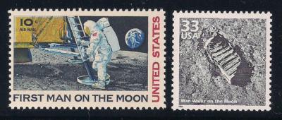APOLLO 11 - FIRST MAN ON THE MOON - FOOTPRINT - 2 U.S. STAMPS - MINT CONDITION