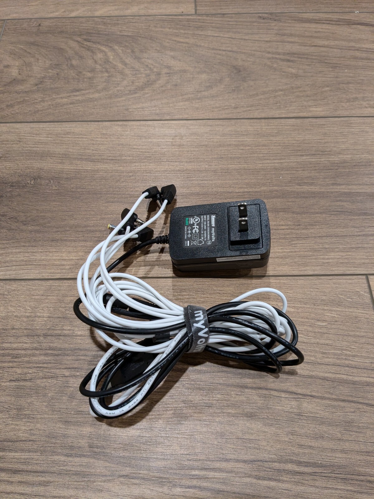 myVolts 5-Way Power Splitter Cable POWER SUPPLY - With Power