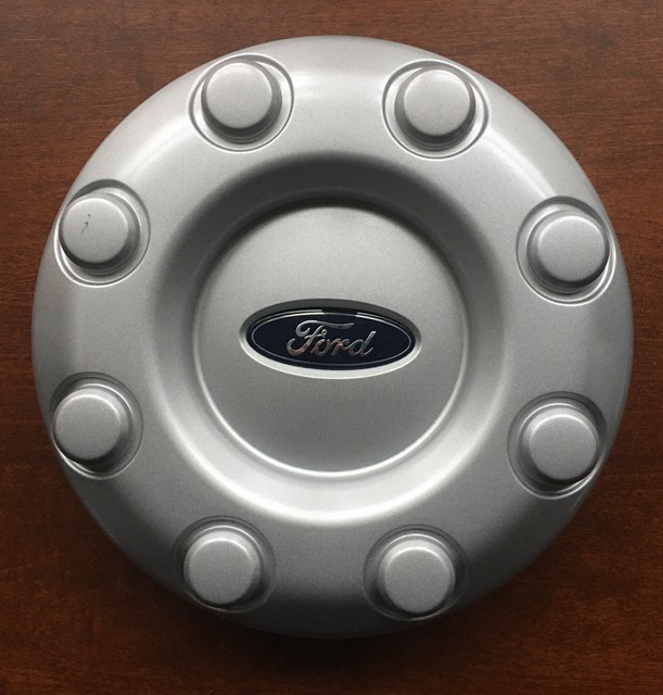 1 OEM 8 Lug Front Ford Dually Super Duty Gray Painted Center Cap 05