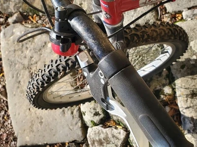 Vélo enfant 24 pouces Decathlon - Photo 1/4