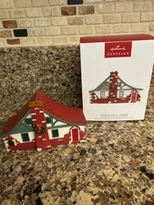 Hallmark Nostalgic Houses and Shops - #40 TRADITIONAL TUDOR - 2023 NEW IN BOX