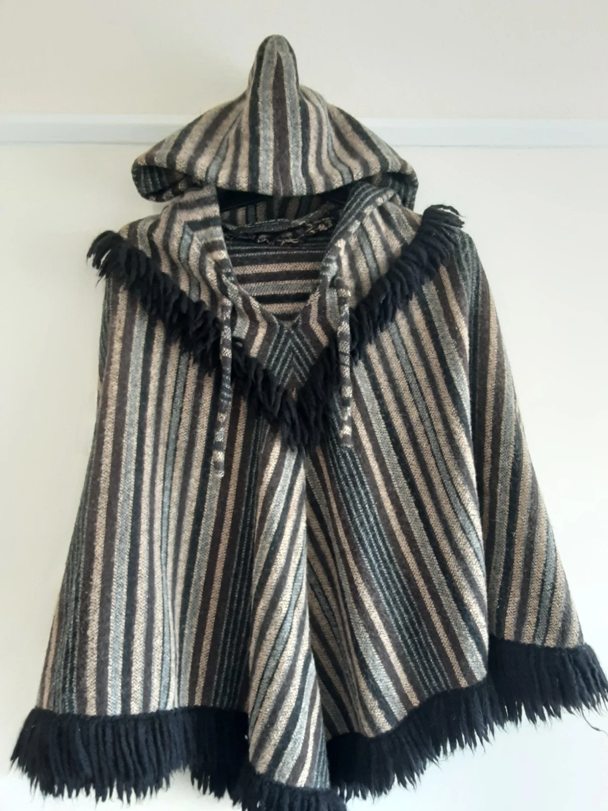 Vintage Poncho La Ronde Woven Brown Cream Tassels Fringing. One Size. Unisex.