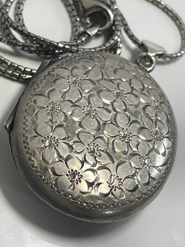 Vintage 1972 sterling silver oval locket and 925 chain necklace h'mark 11.98g - Picture 9 of 18