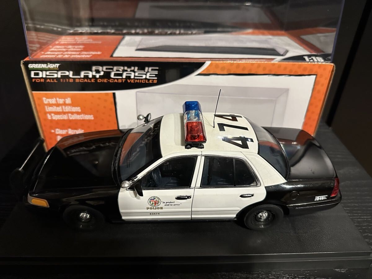 1/18スケール　オートアート　Ford Crown Victoria AUTOart 1/18 Ford Crown Victoria LAPD Police CVPI P71 Model Car