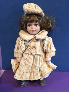 poupee porcelain doll