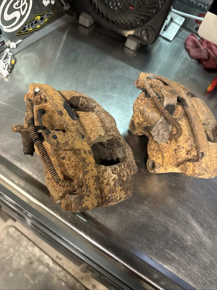 1969 Dodge Charger 4 Piston Brake Calipers OEM Cores Pair B BODY MOPAR - Image 2 of 4