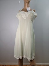 Vintage Penbrooke 100 Nylon Green Full slip Lace Detail Size 38 Average