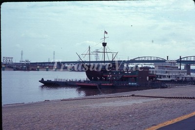 ST LOUIS MISSOURI LEVEE SAILING SHIP RIVERBOAT 1971 Kodak 35mm Ektachrome Slide