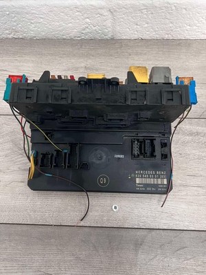 MERCEDES BENZ W639 VITO VIANO SAM UNIT FUSE BOX A6395450301 TESTED