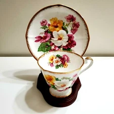 ROSLYN TEACUP AND SAUCER SUMMER BEAUTY FINE BONE CHINA ENGLAND #8612