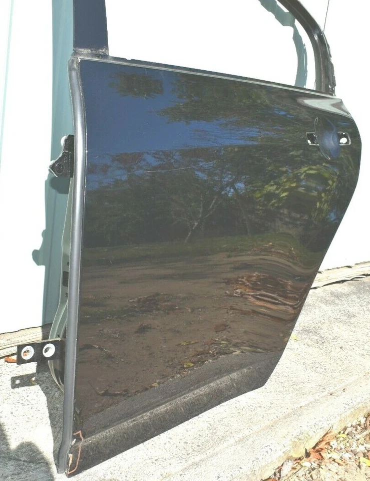 Infinity G37 G35 G25 Q40 2007-2015 sedán OE carcasa de puerta trasera izquierda del lado del conductor KH3 Foto 4 de 4