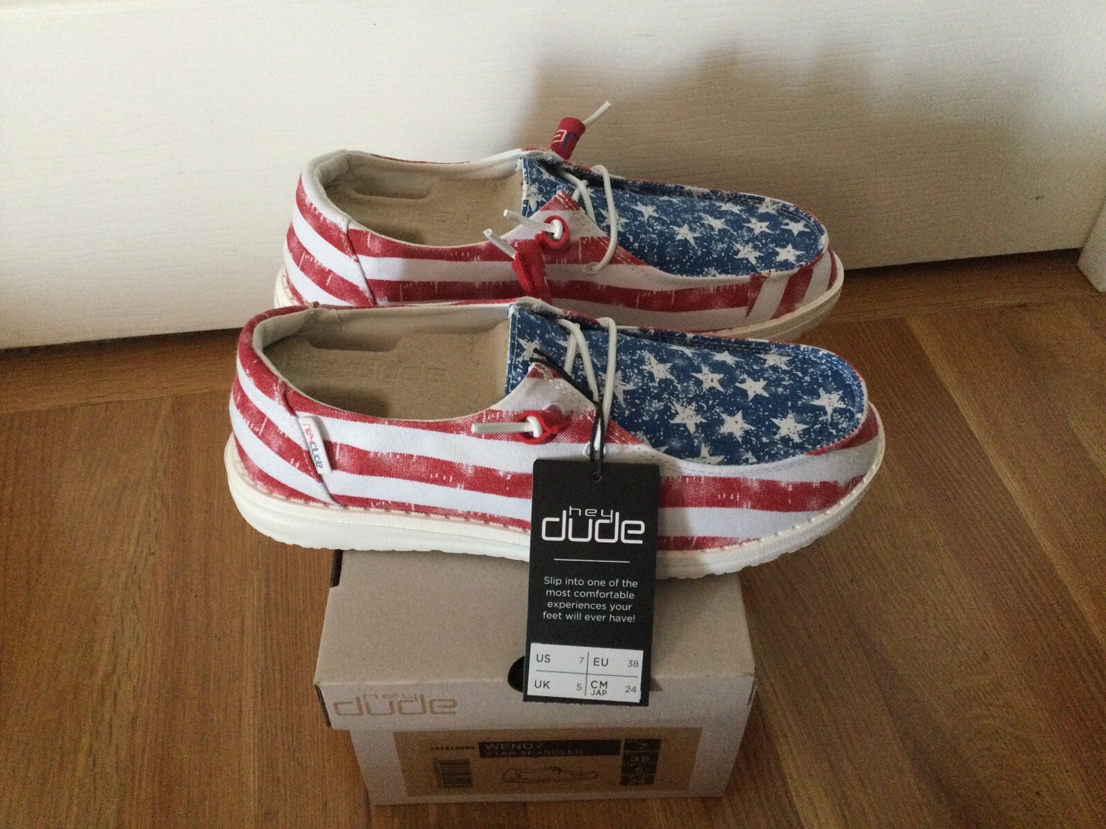 New in Box Women's Size 7 Wendy Star 