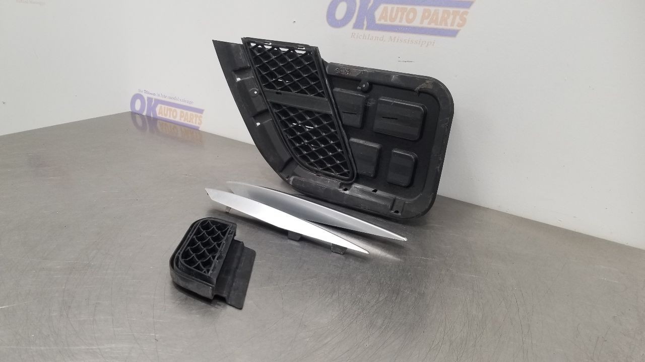 11 MERCEDES BENZ SLS AMG C197 FENDER GRILLE WITH TRIM LEFT DRIVER
