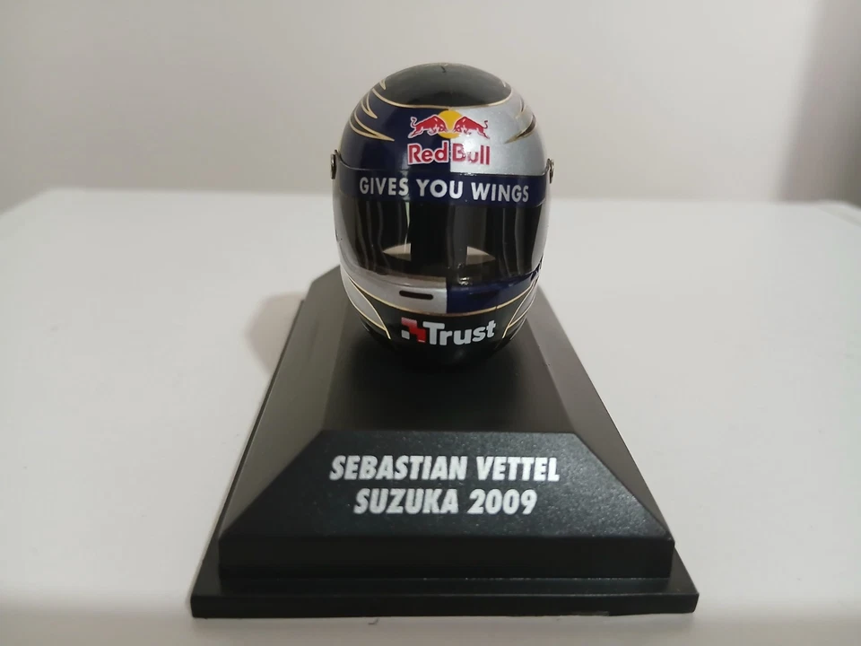 Sebastian Vettel 1/8 Minichamps 2009 Red Bull Suzuka GP Mini Helmet - Image 4 of 4