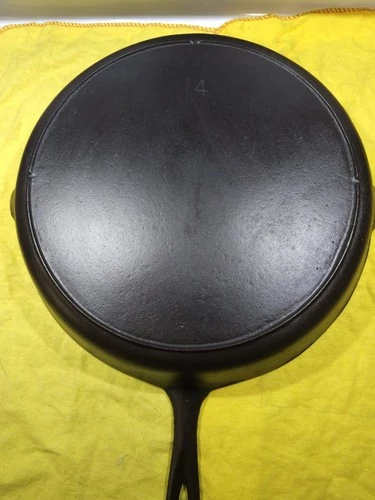 Beautiful Vintage Number 14 Lodge  Skillet