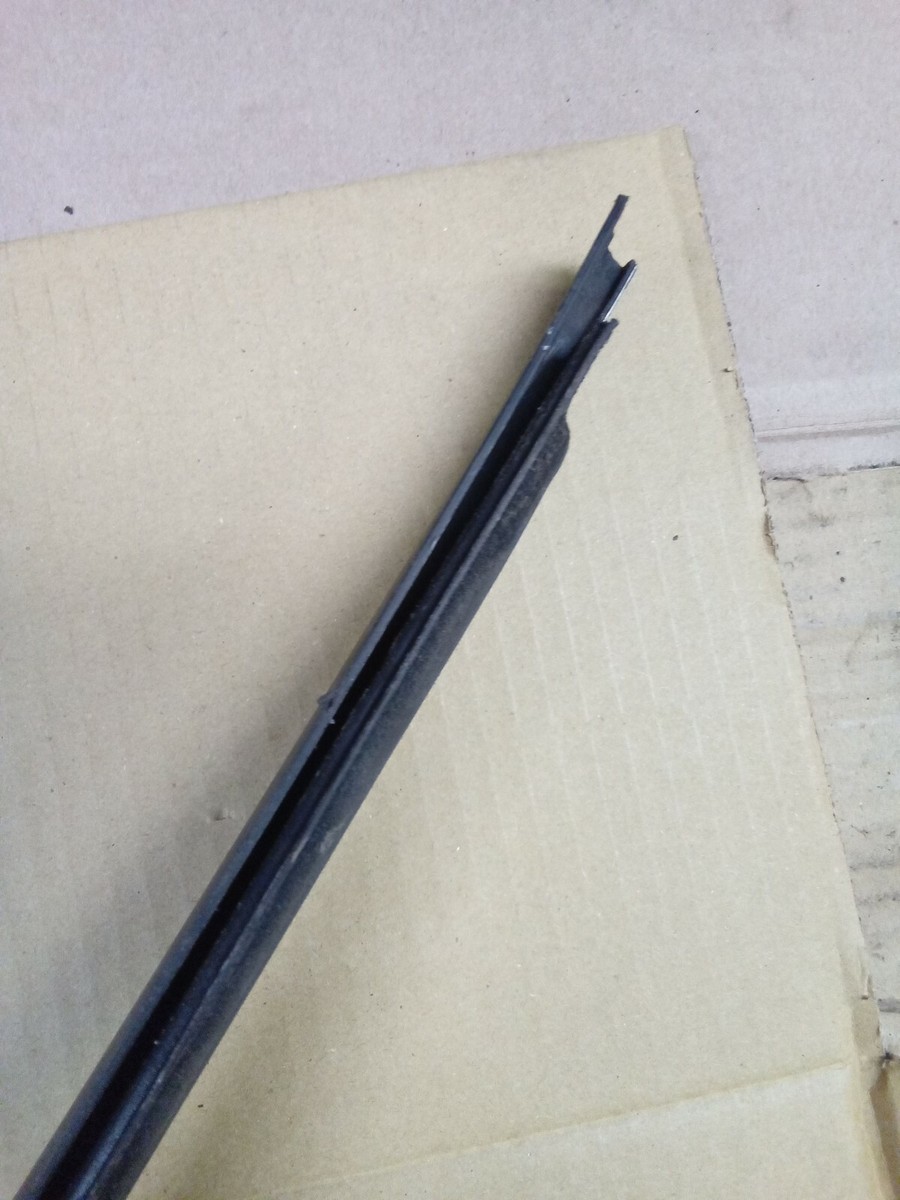 どどど 84-89 Nissan 300zx Z31 Right Door Window Edge Trim Dust strip