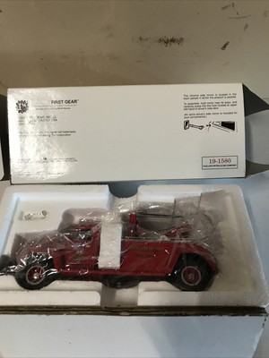 First Gear 19-1580 1957 Intl R-200 Phillips 66 Petroleum Company Tow Truck 1:34