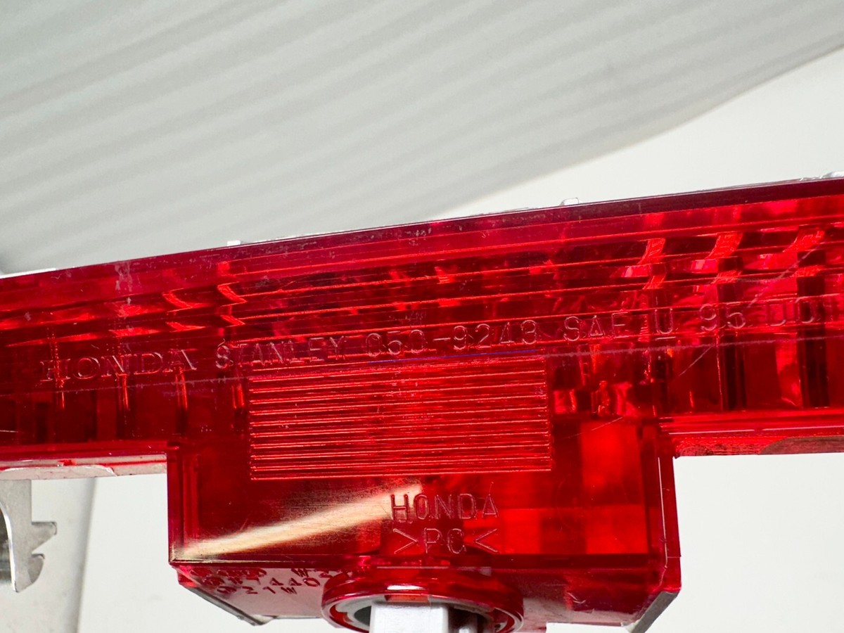 H404232 2016-2020 HONDA CIVIC REAR THIRD BRAKE LIGHT LAMP SEDAN