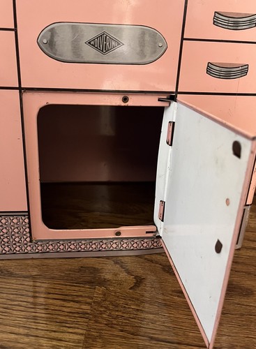 Vintage 50s Wolverine Pink Tin Play Kitchen Stove, Sink, And Refrigerator - Picture 5 of 13
