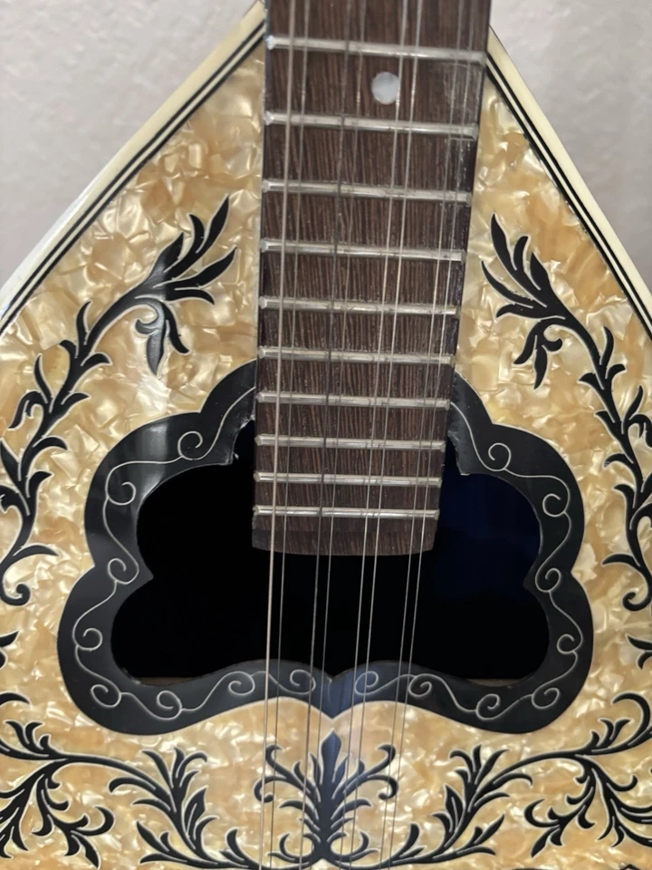 Bouzouki 8 cordas de nogueira e bordo com lindo detalhe de abalone - Imagem 3 de 4