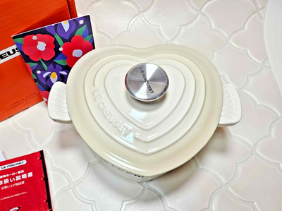 RARE Le Creuset Dune Almond Heart Shaped D'amour Dutch Oven 20cm 2