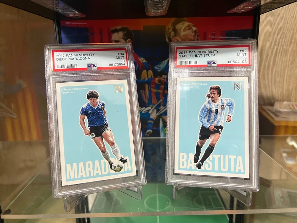 2 АРГЕНТИНА КАРД ЛОТ 2017 ПАНИНИ НОБИЛИТИ #92 МАРАДОНА И #94 БАТИСТУТА PSA 9 - Изображение 2 из 4