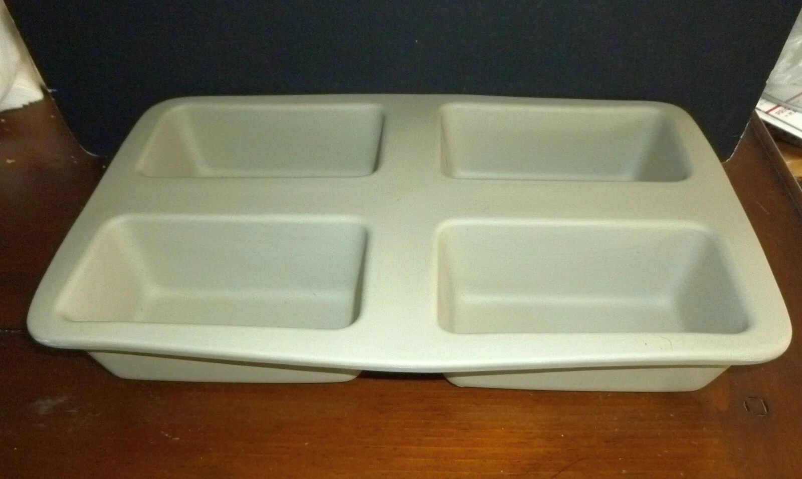 PAMPERED CHEF FAMILY HERITAGE STONEWARE 4 MINI BREAD LOAF PAN MADE IN USA