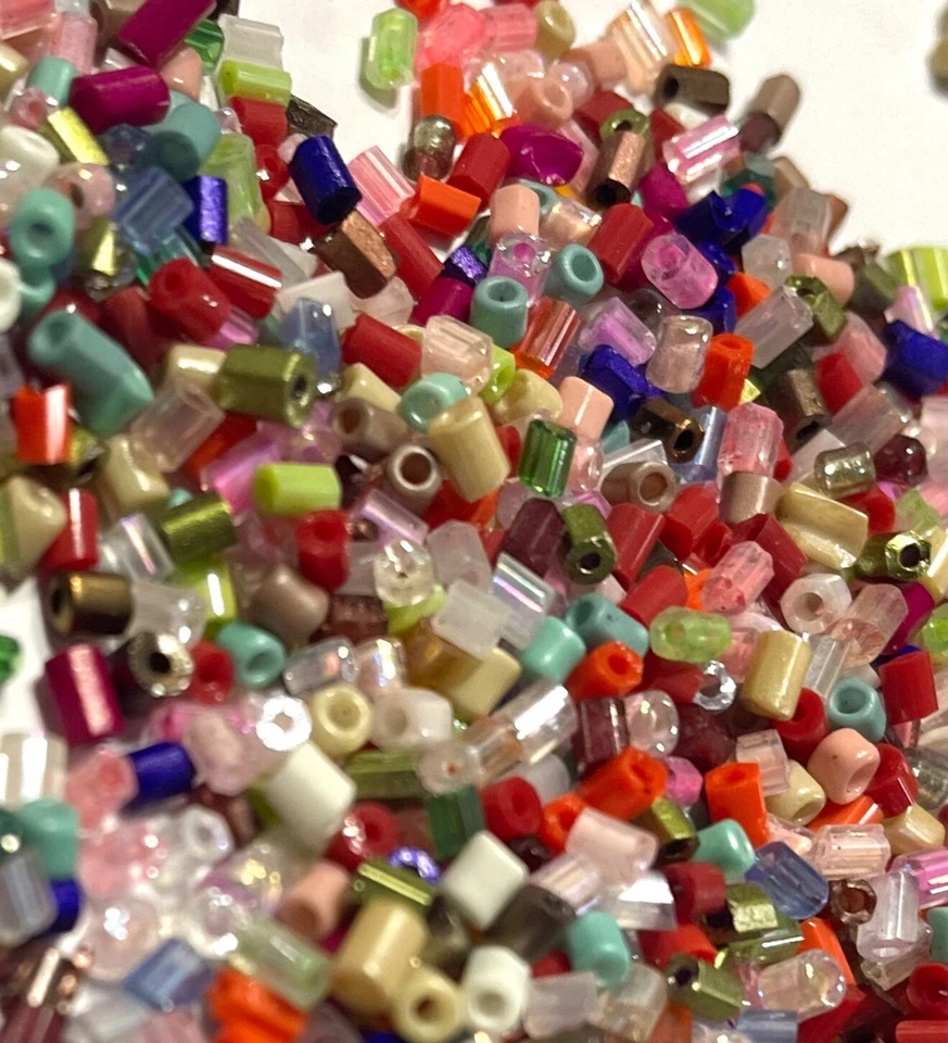 Over 3000 pcs Small & Tiny Multicolour 2mm-2.5mm Tube Glass Beads for Jewellery - Image 2 of 3