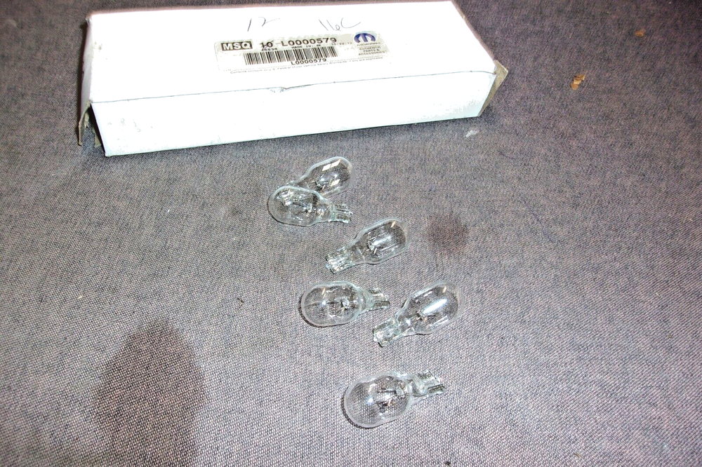 MOPAR. L0000579. MOPAR DOME & OVERHEAD CONSOLE 6 BULBS. ORIG. MOPAR NOS