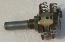 Japan ALPS 5KAX2 Stereo DETENT Volume Potentiometer Dual 5K w/ Solid Shaft