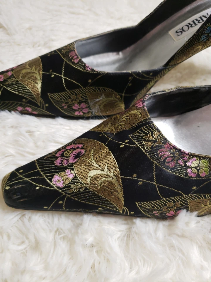 Zapatos de salón vintage Caparros floral punta talla 8,5B negro y dorado satinado Foto 2 de 4