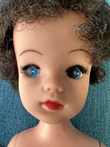 Pedigree 1983 PARTY GIRL SINDY with original outfit / shoes - short brunette VGC - Picture 9 of 17