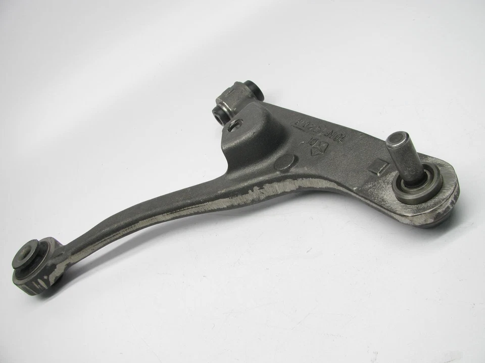 NUEVO - OEM 4509774 Brazo de control de suspensión inferior delantero derecho para 97-99 Dodge Neon Foto 4 de 4