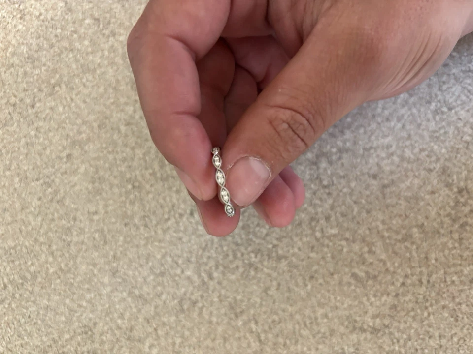 Anillo bueno blanco talla 7 14k con diamantes muy por debajo de precio nuevo Foto 2 de 4