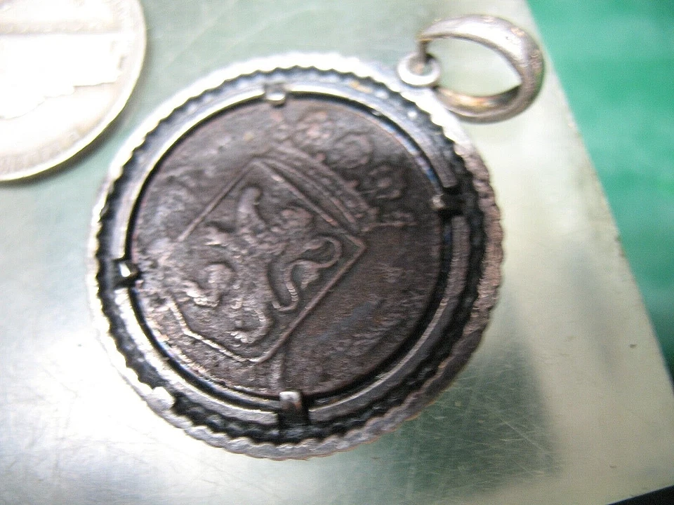 1751 NETHERLANDS  EAST INDIES  VOC 1 DUIT COIN PENDANT  MARKED OCM  925 & 14 KT - Image 3 of 4