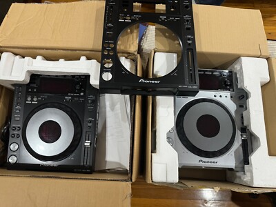 Pair 2x Pioneer CDJ-850  Digital Turntable W/ Brand New Cover & 2 Plastic Covers