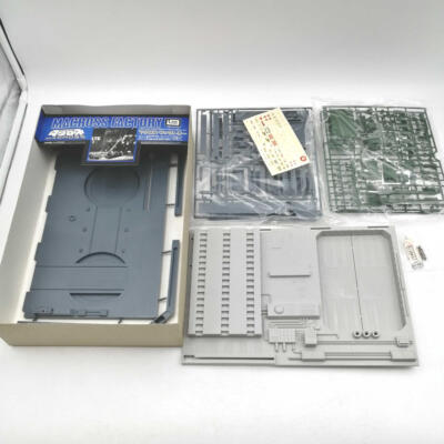 Vintage Rare MACROSS (Robotech Genesis) 1/100 FACTORY hangar