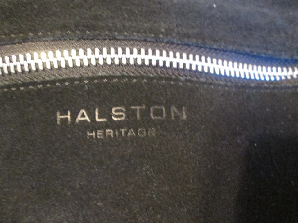 Cartera bandolera Halston Heritage de gamuza negra Foto 2 de 4